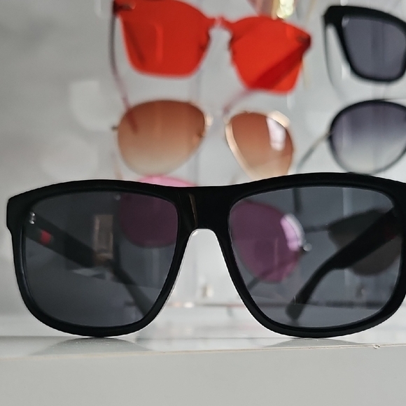 Gucci Black Sunglasses for Men - Picture 1 of 4